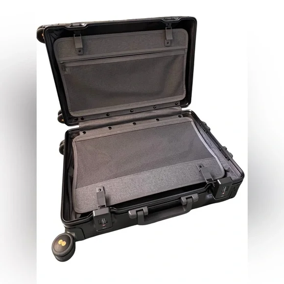 Level 8 Gibraltar Aluminum Carry-On 20" - Picture 5 of 9